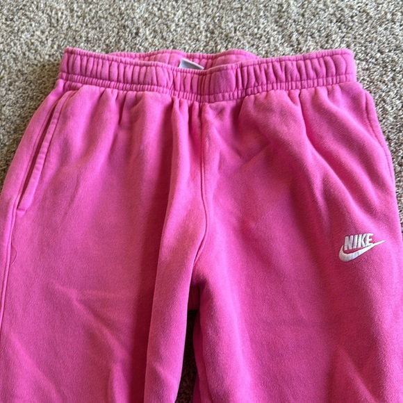 Nike Joggers - Picture 2 of 5